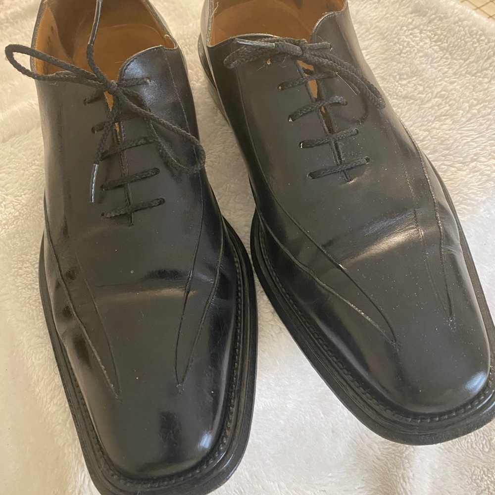 Men’s black leather dress shoes